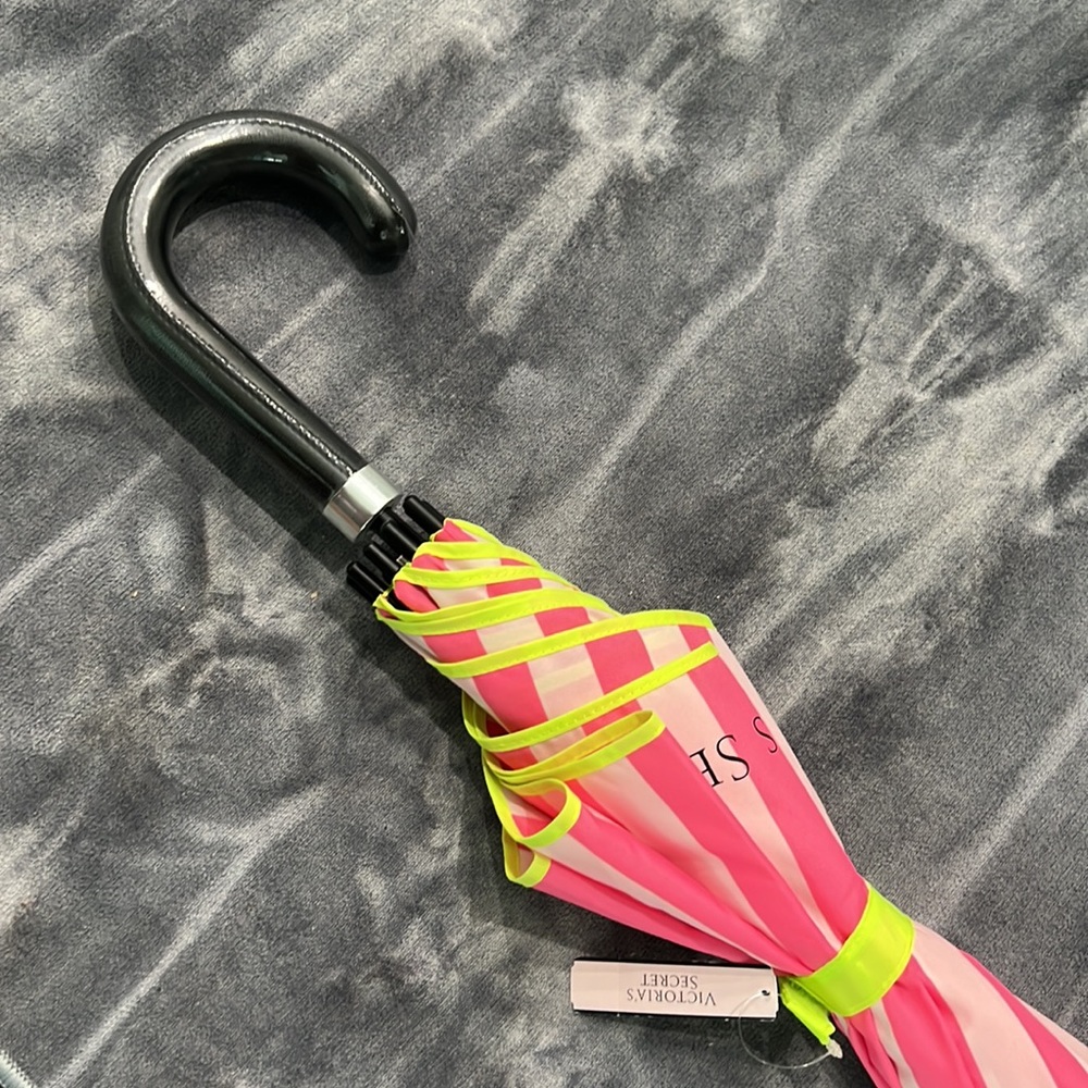 Limited Edition Victoria Secrets Umbrella - Picture 5 of 8